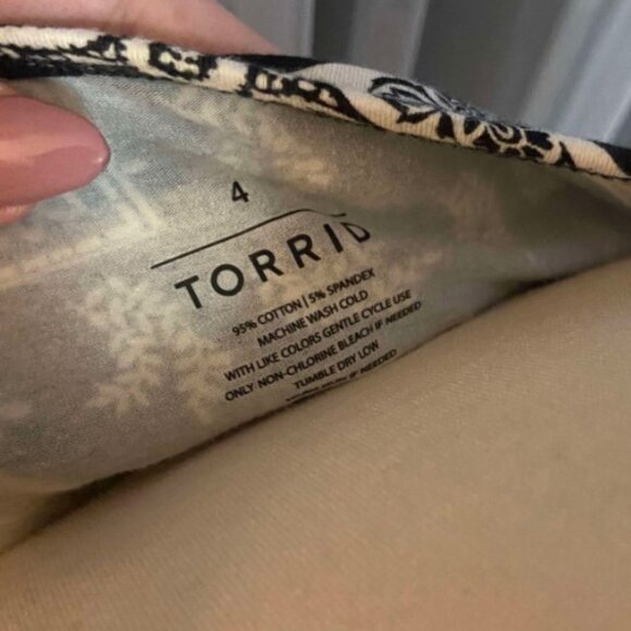 Torrid size 4 Foxy High Neck Crop Top- black and white - Picture 6 of 7